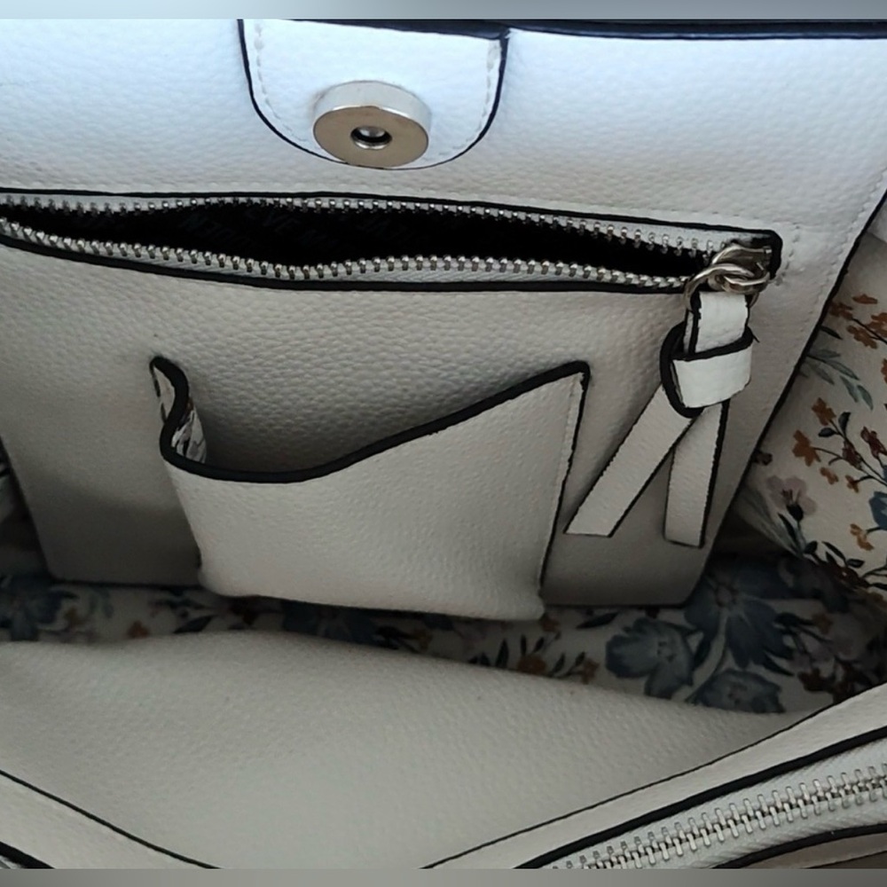 Steve Madden bucket bag.m white/cream with silver hardware 2detachable strapsEUC - Picture 12 of 13